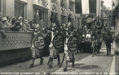 109458 Afbeelding van de maskerade-optocht ter gelegenheid van de viering van het 59e lustrum van de Utrechtse ...